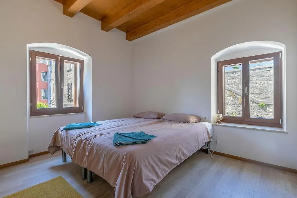 Holiday home Old Town Stone House Villa Pula Croatia